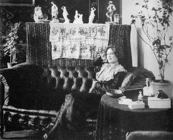 Зинаида Гиппиус в 1913 г.
