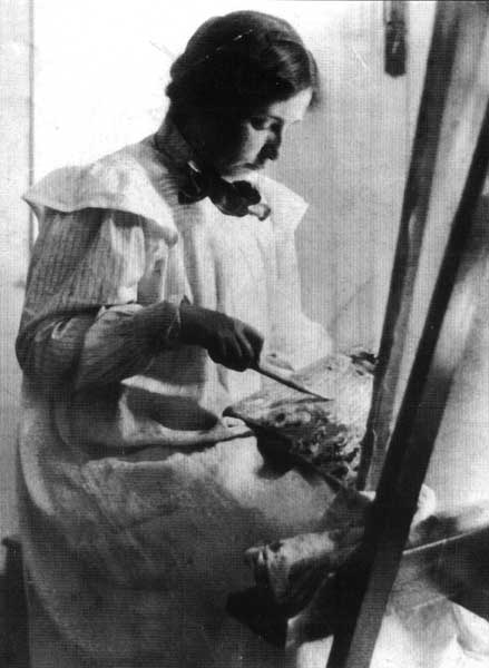 Т. Н. Гиппиус за мольбертом. 1900-е гг.