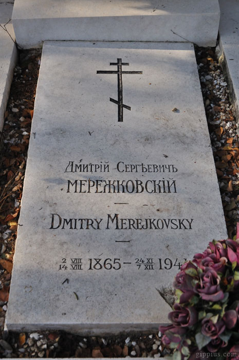 Могила Дмитрия Сергеевича Мережковского на русском кладбище в Сент-Женевьев-де-Буа